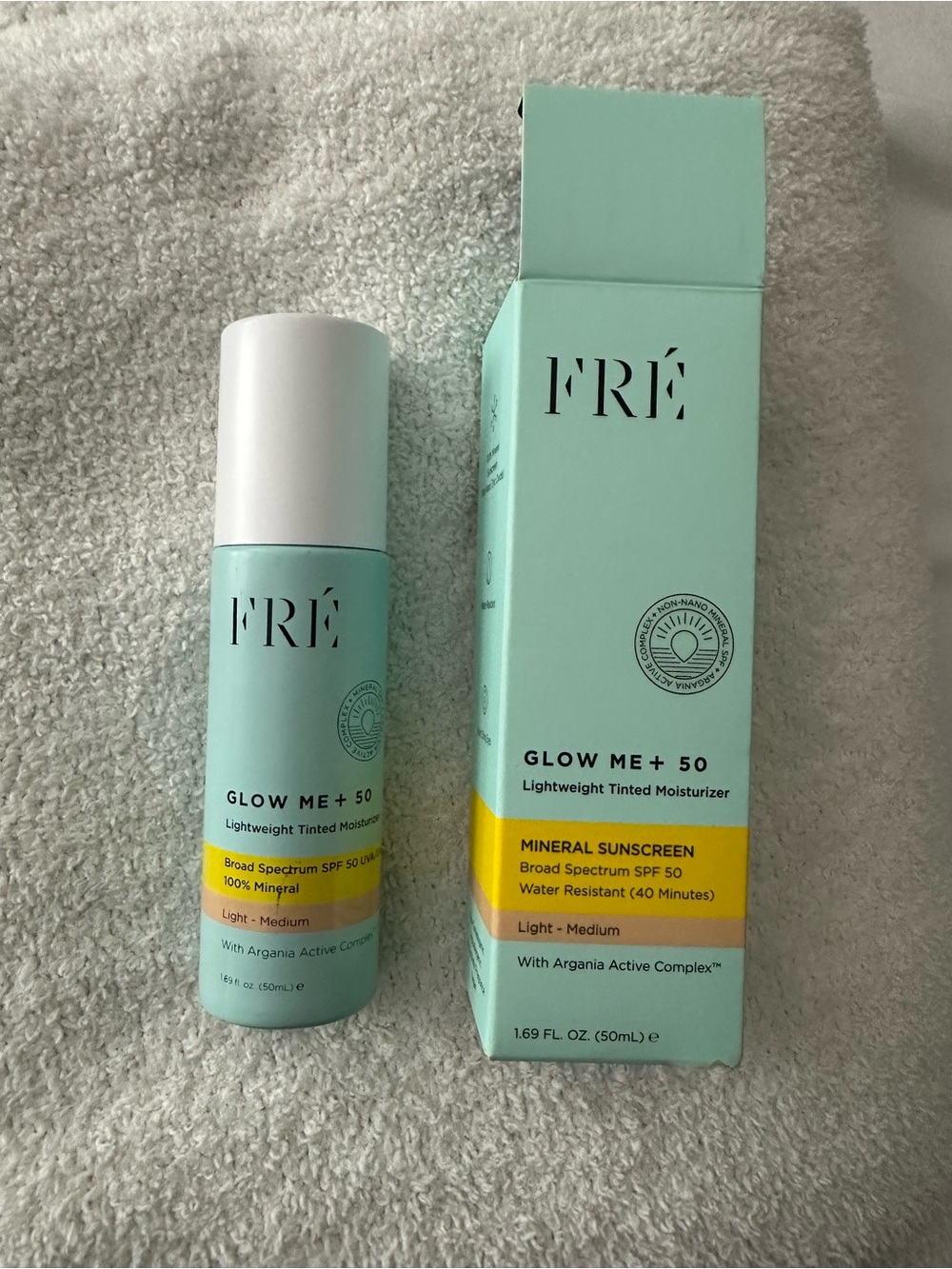 FRE GLOW ME + 50
Lightweight Tinted Moisturizer. Light medium. BNIB
